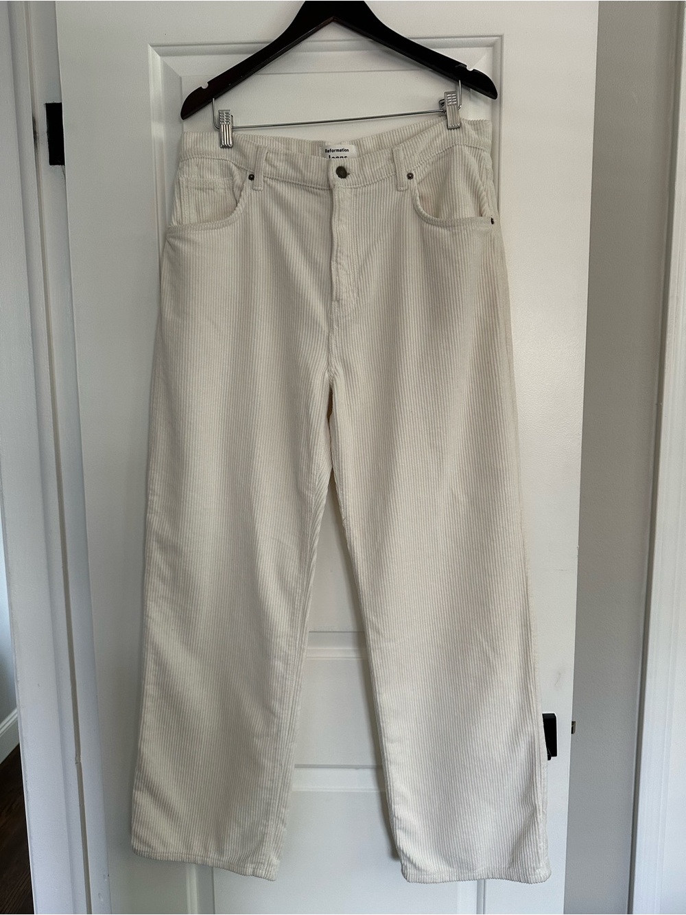 NWT Reformation Val '90s Mid Rise Straight Corduroy Pants in Fior Di Latte, 31